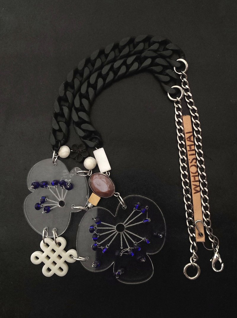 Hand embroidery acrylic flowers mix material necklace - สร้อยติดคอ - อะคริลิค หลากหลายสี