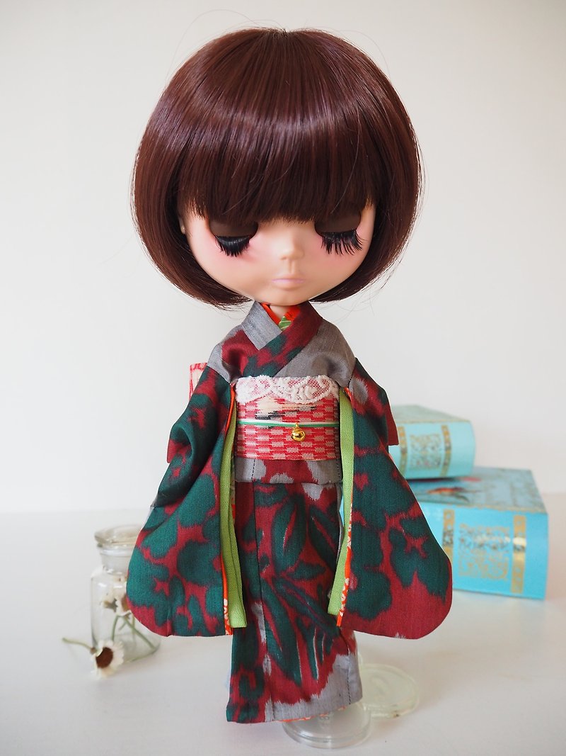 Gentle shade plum blossom pattern kimono - Stuffed Dolls & Figurines - Silk Multicolor