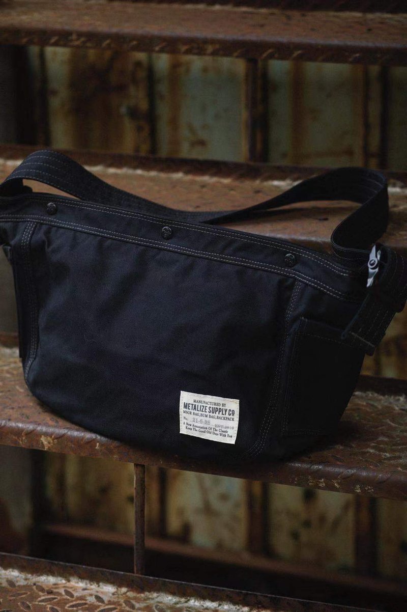 Urban Traveler -  Nylon newsboy bag - กระเป๋าแมสเซนเจอร์ - ไนลอน สีดำ