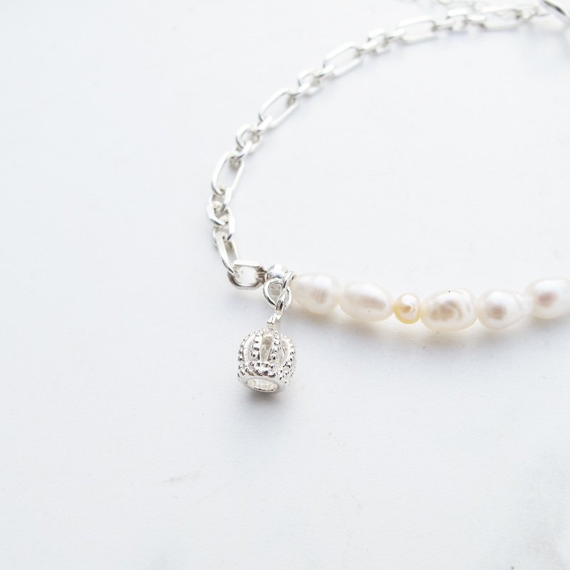 [Handmade custom silver jewelry] Mermaid Tears | Pearl x Crown Asymmetrical Sterling Silver Bracelet | - Bracelets - Sterling Silver Silver