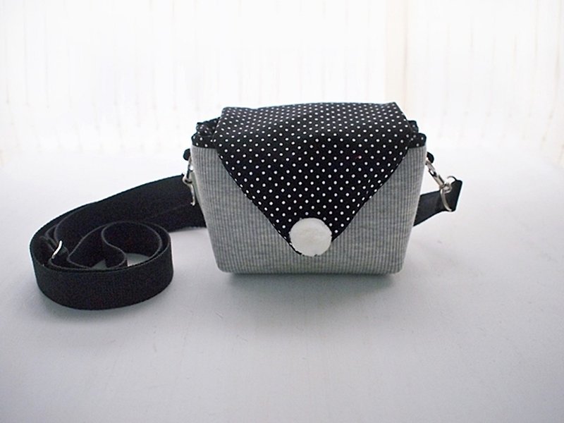 Triangular Envelope Side Back Zipper Camera Bag - Gray + Black Dot (Single Eye/Single Eye) - กระเป๋ากล้อง - ผ้าฝ้าย/ผ้าลินิน สีดำ