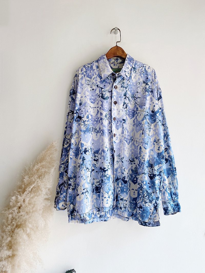 Ice and snow sky blue rendering block surface vintage thin material cotton shirt shirt vintage Shirt - เสื้อเชิ้ตผู้หญิง - ผ้าฝ้าย/ผ้าลินิน สีน้ำเงิน