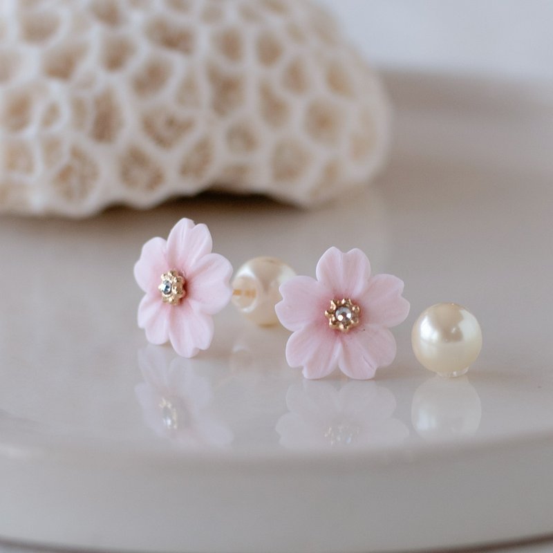 Single blooming cherry blossom pearl catch earrings/non-hole - Earrings & Clip-ons - Clay Pink