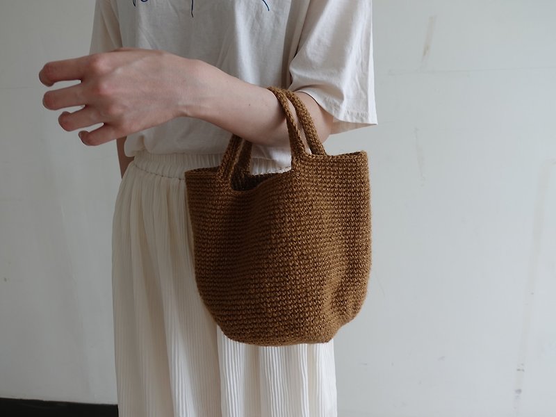 Linen bag/handmade/woven bag - กระเป๋าถือ - ผ้าฝ้าย/ผ้าลินิน 