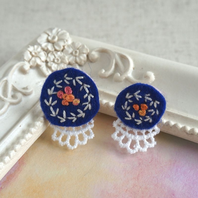 Hand embroidery pierced earring"Navy circle big,small1" - Earrings & Clip-ons - Thread Blue