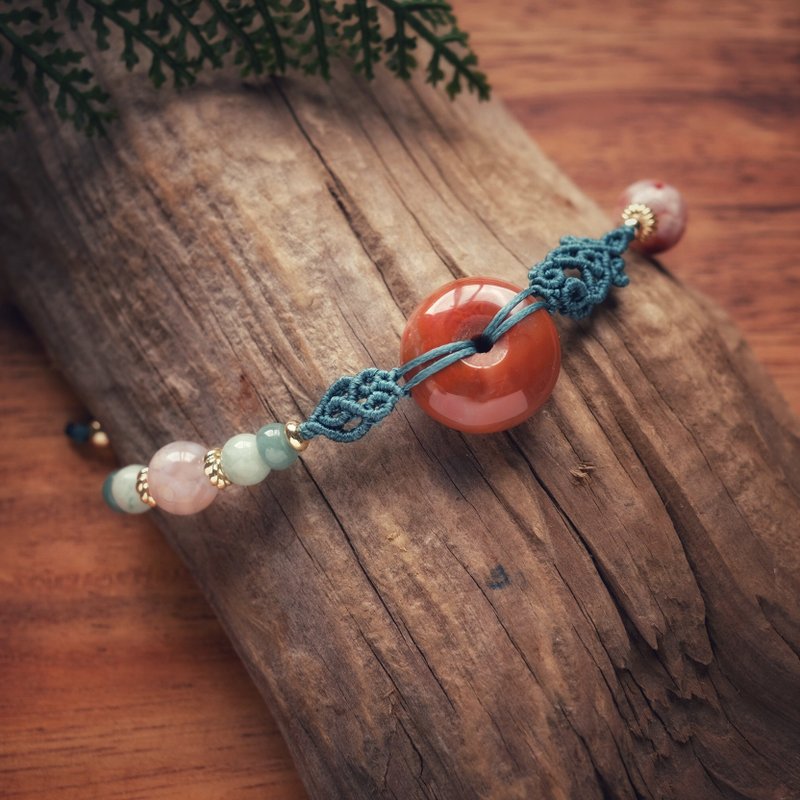 South Red Agate Macrame Bracelet - สร้อยข้อมือ - เส้นใยสังเคราะห์ 