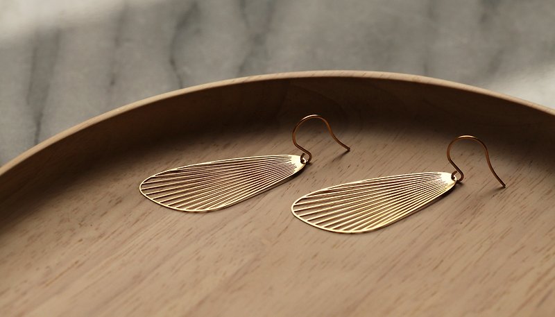 金扇耳環 Fan Earrings (Gold) - 耳環/耳夾 - 其他金屬 金色