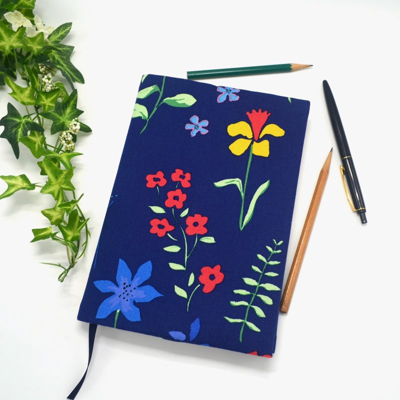 花盛開布書衣/布書套 可調式 美國布 - 書衣/書套 - 棉．麻 藍色