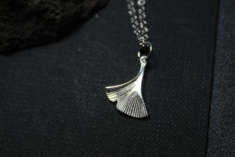 s925 sterling silver necklace ginkgo leaf pendant - สร้อยคอ - เงินแท้ สีเงิน
