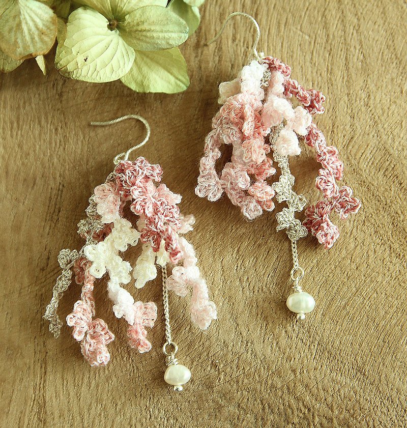 Pink Piecemeal Flowers Earring Hand-Crocheted SV925 Valentine'sdayGift - ต่างหู - ผ้าฝ้าย/ผ้าลินิน สึชมพู