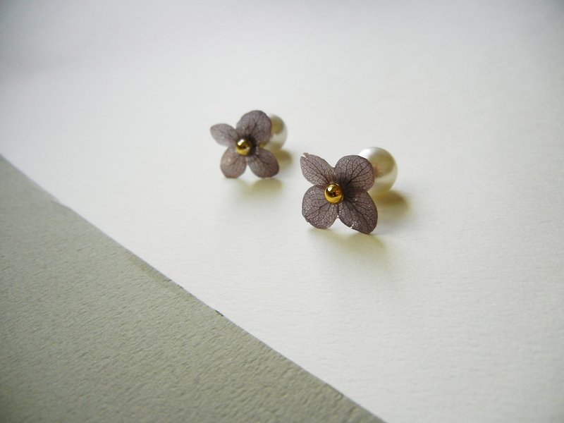 Plants & Flowers Earrings & Clip-ons Purple - *coucoubird*smoked purple hydrangea earrings (pearl ear plugs)