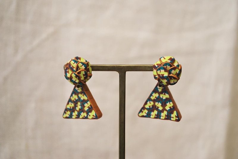 Bumpy and triangular Clip-On green yellow green - Earrings & Clip-ons - Clay Green