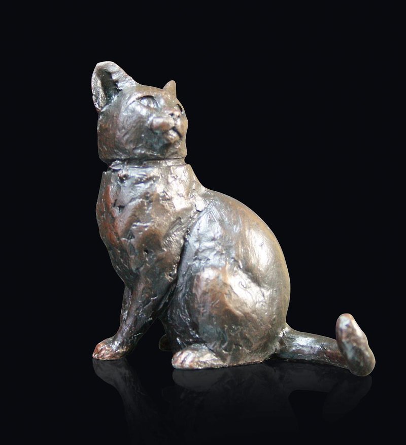小さな猫が座っている-マイケルシンプソン（限定版ソリッドブロンズ彫刻） - 置物 - 金属 ゴールド