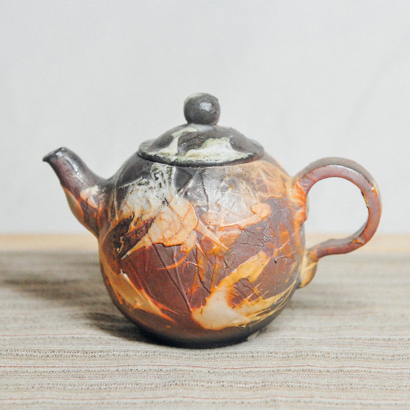 柴燒陶手作。揮灑的大茶壺 - 茶壺/茶杯/茶具 - 陶 咖啡色