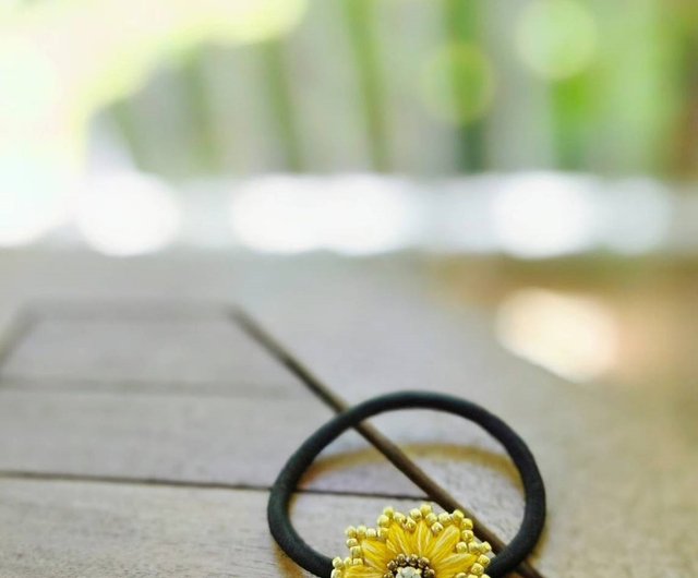 Xuri - ひまわりの刺繍入りヘアゴム - ショップ shaccyjewelry