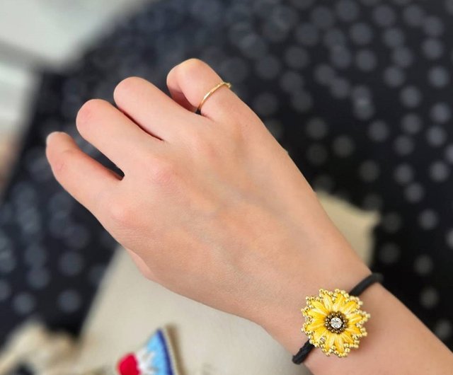 Xuri - ひまわりの刺繍入りヘアゴム - ショップ shaccyjewelry