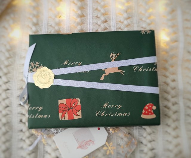 白ポインセチアのクリスマスリース刺繍ブローチor刺繍ヘアゴム