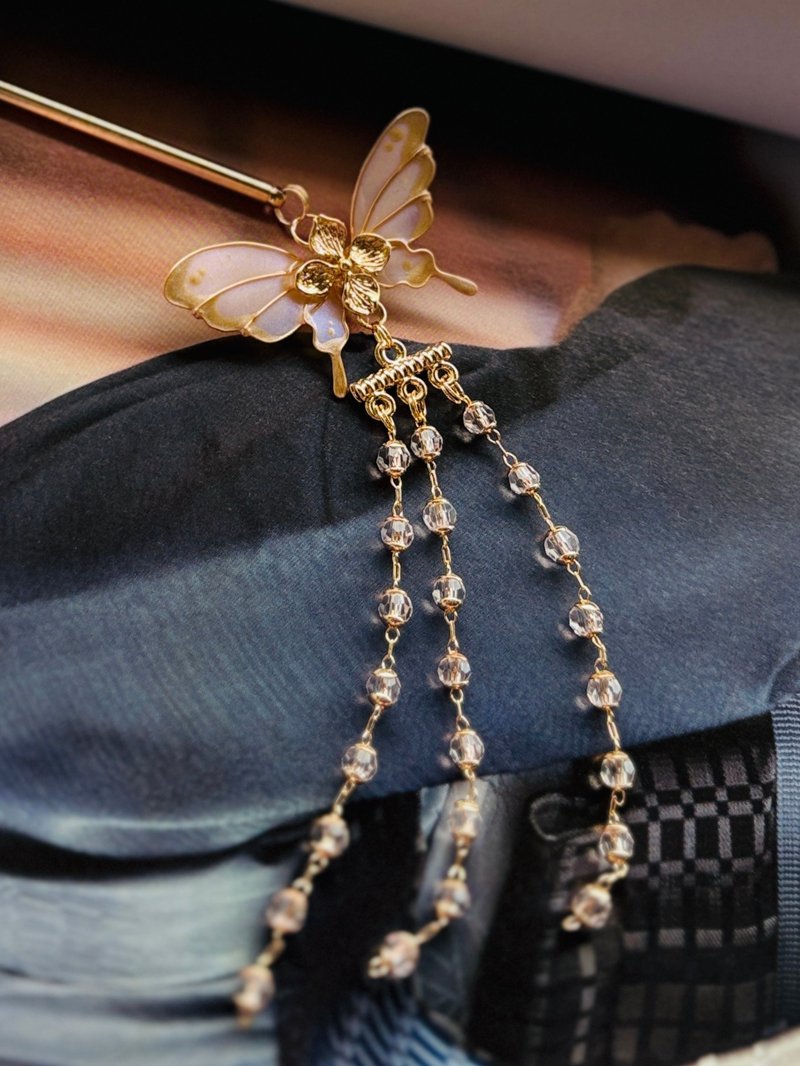 白パウダーバタフライのビーズ簪 1点販売 - ヘアアクセサリー - レジン ホワイト