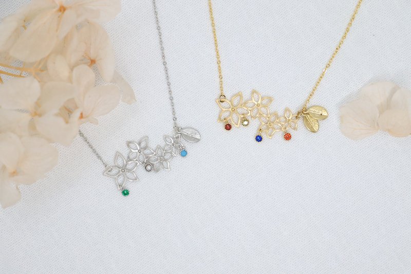 Family Mini Birthstones & Leaf Initial Charm Flower Pendant Necklaces - สร้อยคอ - ทองแดงทองเหลือง 