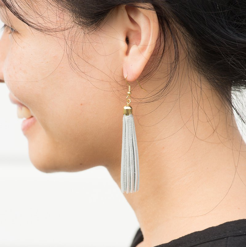 ▎Nutbrown maroon design ▎ handmade leather - tassel earrings - Starry Night Silver - Earrings & Clip-ons - Genuine Leather Gray