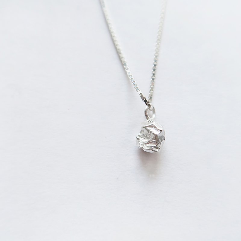 【Christmas Gift Box】925 Sterling Silver Mini Ore Necklace Clavicle Chain Free Gift Packaging