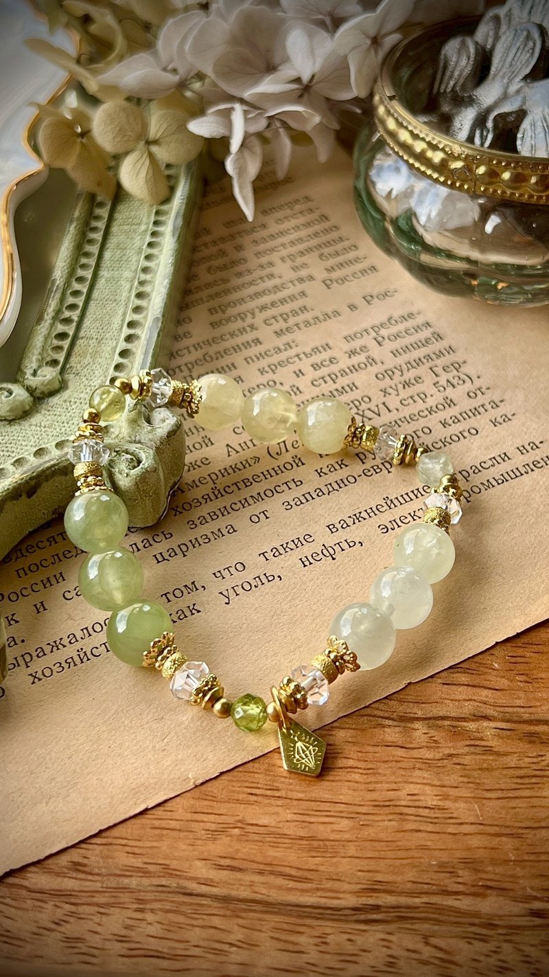 - Whispers of Verdant Light - Natural Crystal Bracelet / Brass Bracelet - สร้อยข้อมือ - คริสตัล สีเขียว