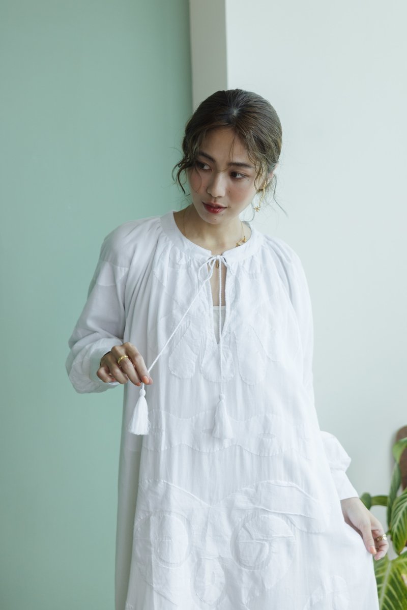 前綁帶白色拼貼圖樣長袖長洋裝 - 洋裝/連身裙 - 棉．麻 白色