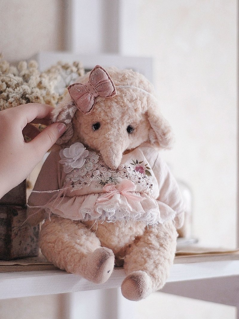 Interior teddy elephant Penelopa, Toys Handmade OOAK, Stuffed teddy - 公仔模型 - 其他材質 多色