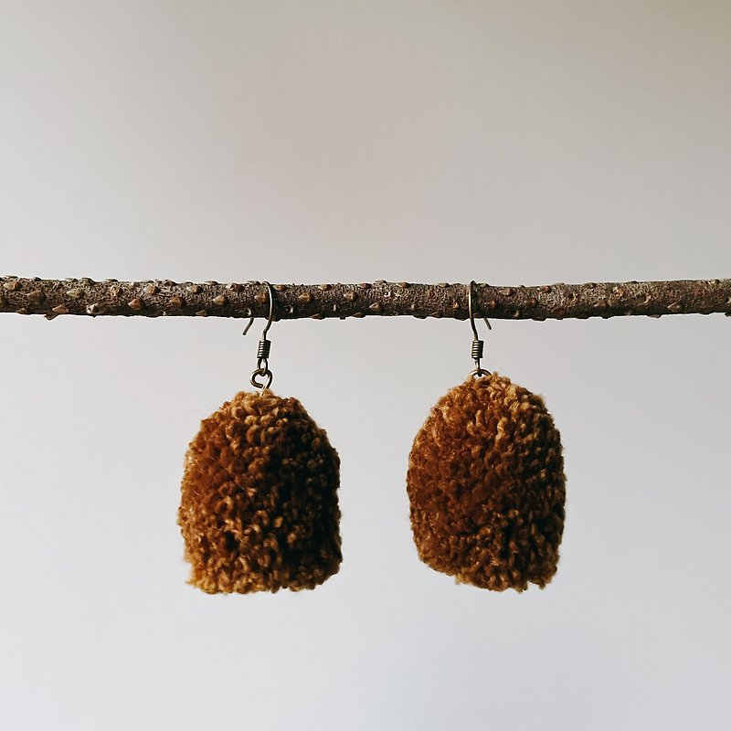 琛chiachen | Pine Cone Hair Ball·Handmade Earrings - Earrings & Clip-ons - Copper & Brass Brown