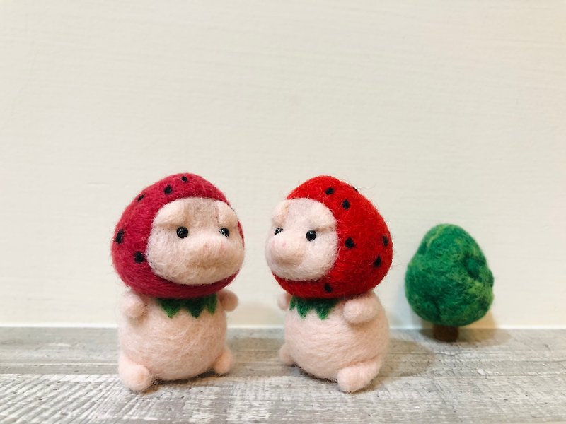 Strawberry dolphins with wool felt - Keychains - Wool Red