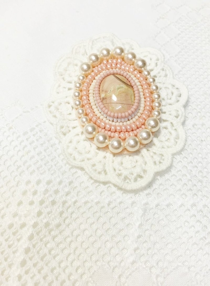 少女 蕾絲 襟針 Gislish Lace Brooch (JEBR033) - 胸針 - 寶石 粉紅色