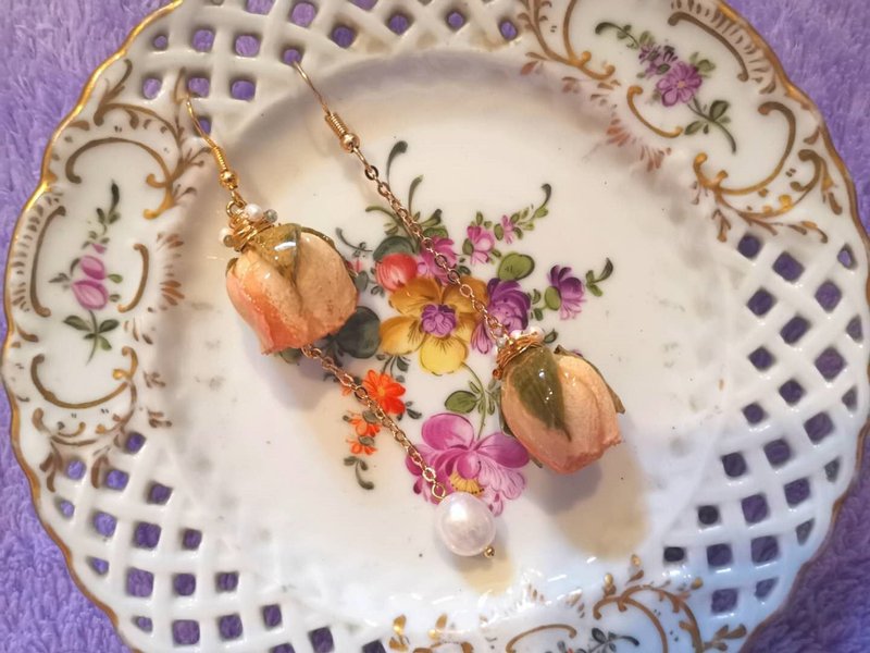 【母親節禮盒】預購款--粉紅真花永生花乾花仿珍珠銅鍍金耳環(可) - 耳環/耳夾/耳骨夾 - 植物．花 粉紅色