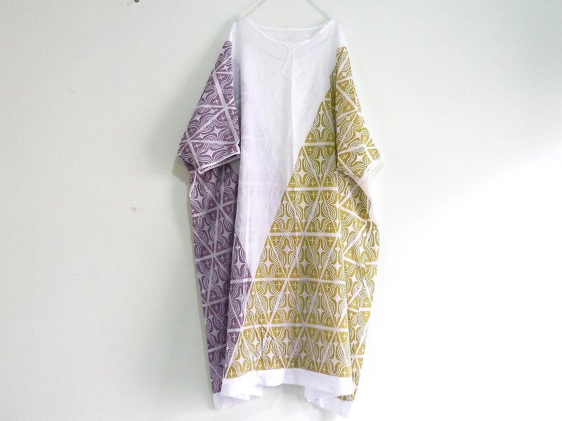 Big silhouette dress made with woodblock print / 1 - ชุดเดรส - ผ้าฝ้าย/ผ้าลินิน ขาว