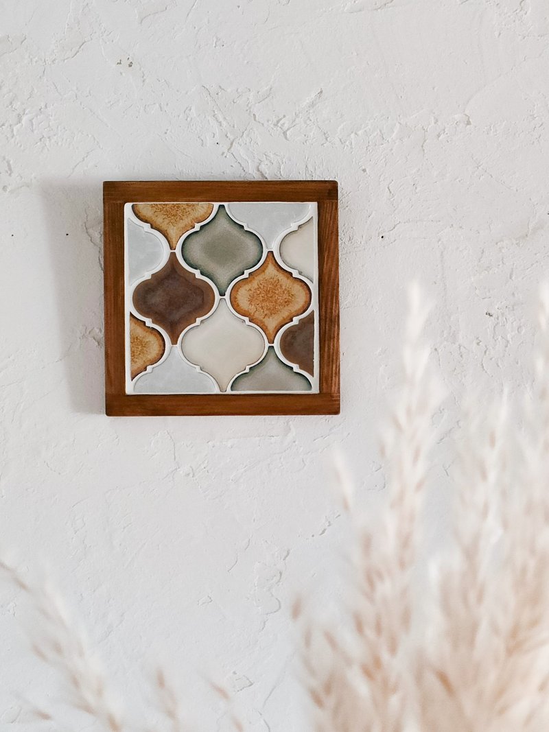 tile wall hanging - ตกแต่งผนัง - เครื่องลายคราม สีนำ้ตาล