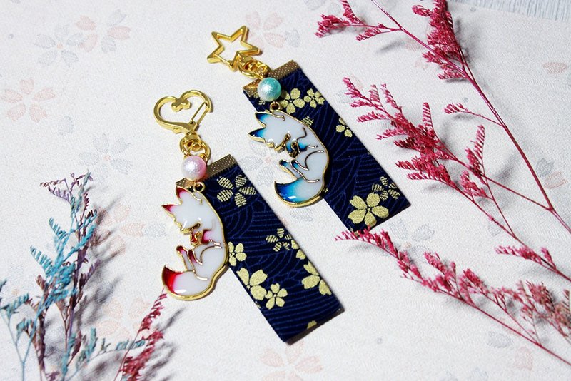 [Key Ring/Charm] Fox's Secret - Blue Flower Cloth - ที่ห้อยกุญแจ - เรซิน หลากหลายสี