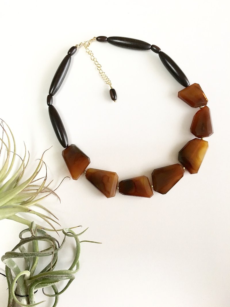 Honey chalcedony and ebony necklace - Necklaces - Wood Orange