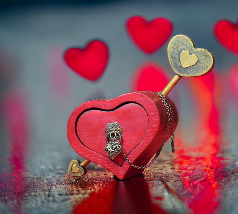 Gift for Her Engagement box heart with an arrow Jewelry ring box - 居家收納/收納盒/儲物盒 - 木頭 紅色