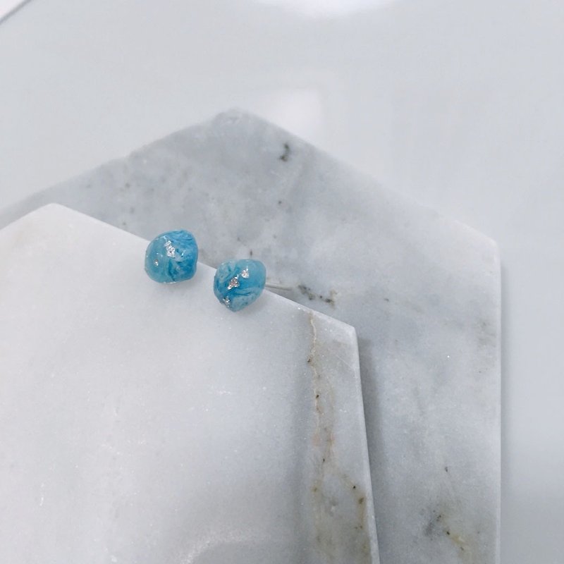 ラッキーな小さな石のイヤリング - ピアス・イヤリング - その他の素材 ブルー