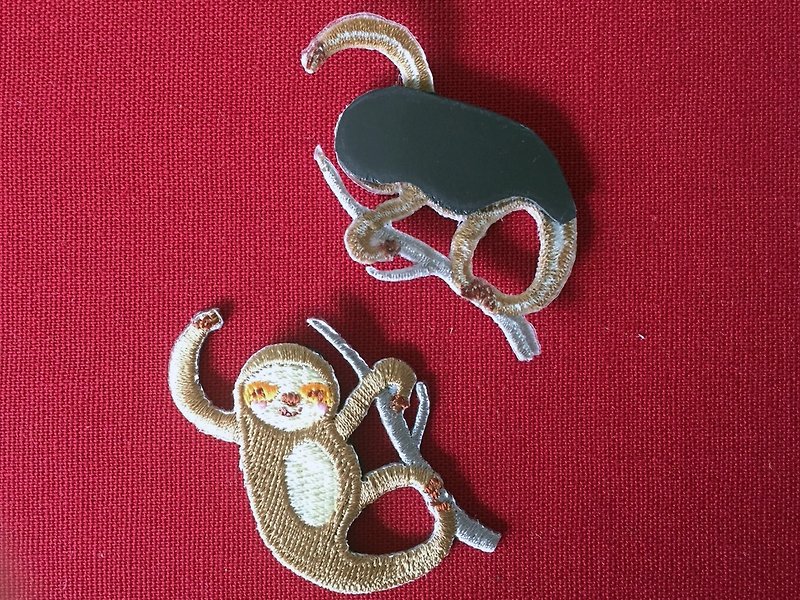 Cloth Embroidery Magnet Sloth Series Playful Sloth (Single) - แม็กเน็ต - งานปัก 