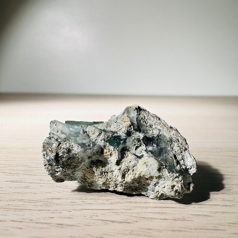 香花嶺螢石91號含檜木底座 原石原礦水晶 礦標 晶礦晶簇 寶石蒐藏 - 裝飾/擺設  - 其他材質 綠色