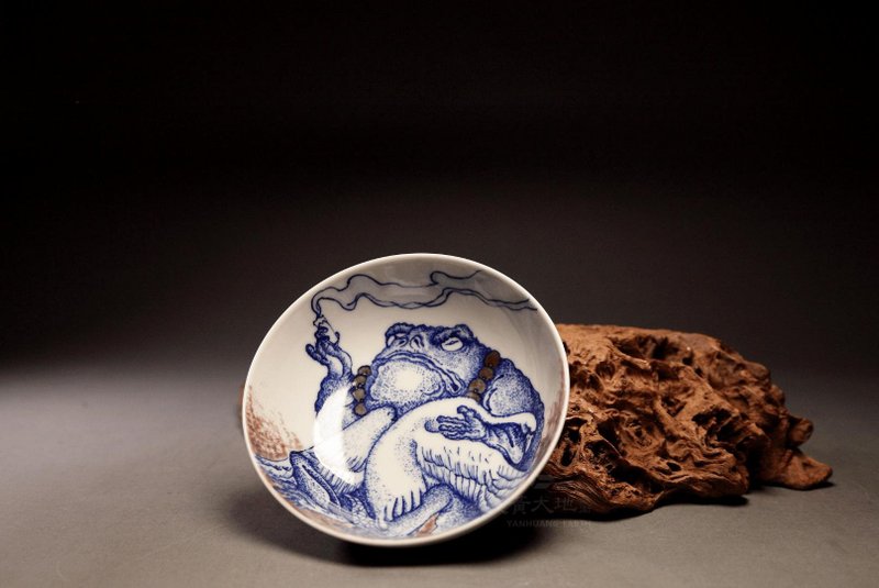 [The Legend of the Golden Toad] Longshan Hall Jingdezhen teacher Du Wangzhao hand-painted blue and white underglaze red 120cc - Teapots & Teacups - Pottery Multicolor