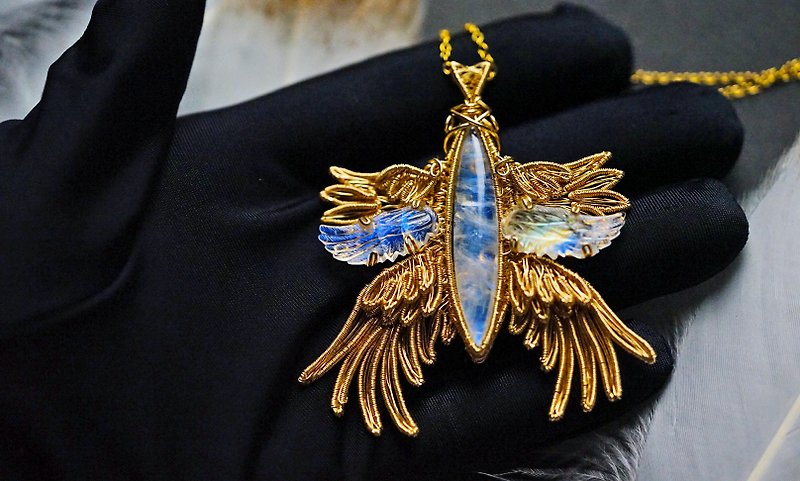 14 karat gold angel wing moonstone pendant with winding thread - สร้อยคอ - เครื่องเพชรพลอย หลากหลายสี
