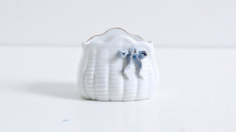 法國復古蝴蝶結陶瓷小擺設 - 擺飾/家飾品 - 瓷 白色