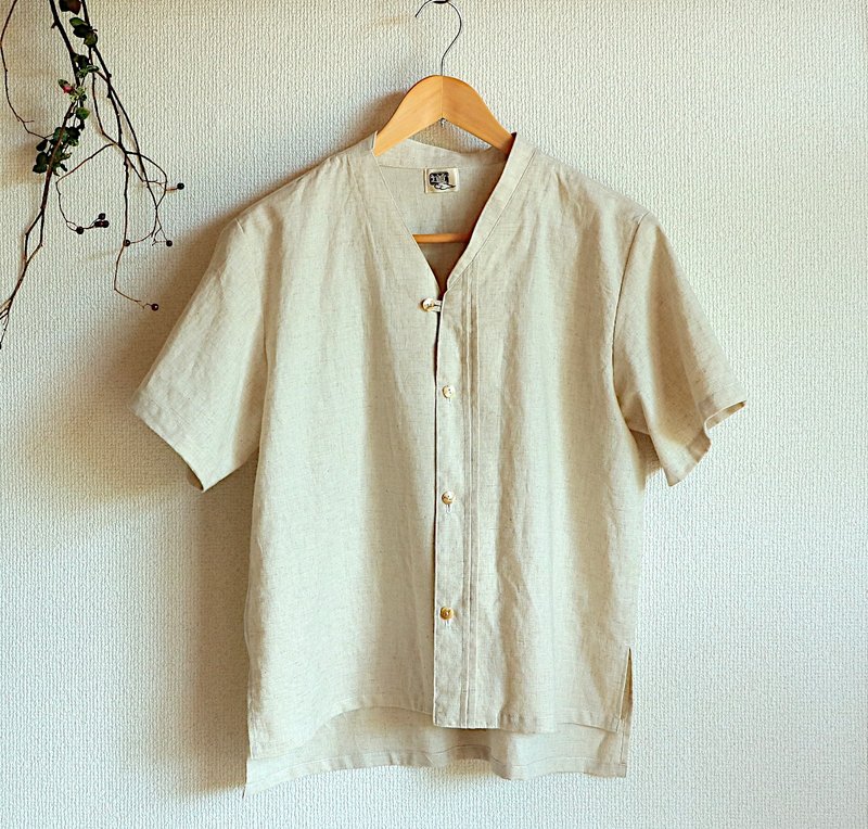 Asymmetrical color tuck shirt/natural color/linen blend cotton/short sleeves/unisex S - เสื้อเชิ้ตผู้หญิง - ผ้าฝ้าย/ผ้าลินิน ขาว