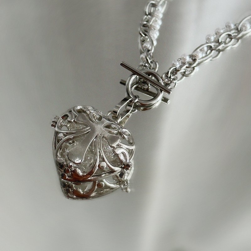 垂吊心魅項鏈 Heart Charm Necklace - 項鍊 - 其他材質 銀色