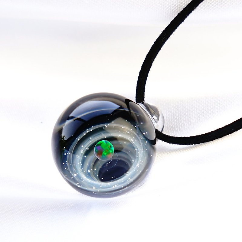You are the only planet. Black Opal Glass Pendant Cosmic Star 玻璃 Japanese-made Japan Handcrafted Hand-made Free Shipping - สร้อยคอ - แก้ว สีน้ำเงิน