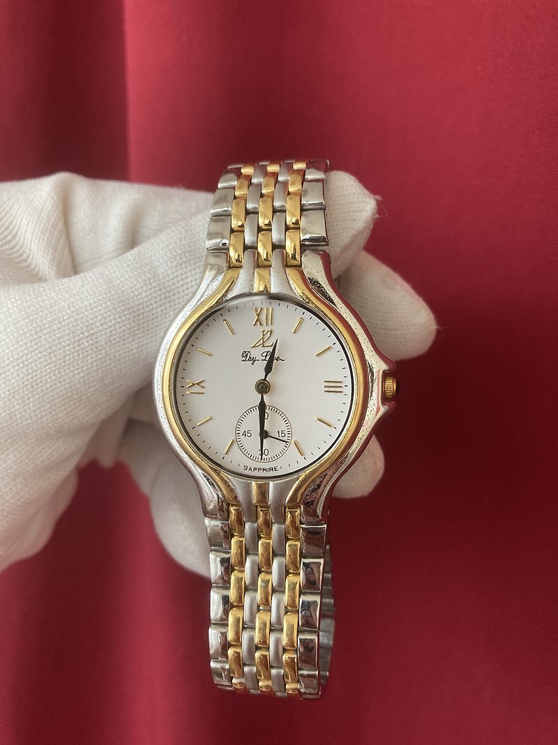 DAY LOVE Sapphire Glass Small Seconds Dial Stainless Steel Strap Unisex Antique Quartz Watch - นาฬิกาผู้หญิง - โลหะ สีทอง