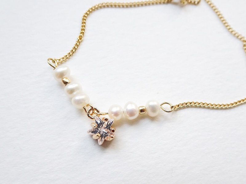 シンプルなデザインのピアス - 淡水真珠/ピン/クリップオン/（ギフトセット） - ネックレス - 金属 ホワイト