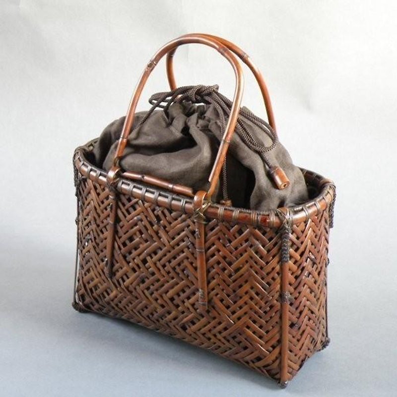 Smoking Kuril bamboo smoked bamboo basket bag tea basket - กระเป๋าถือ - ไม้ไผ่ 