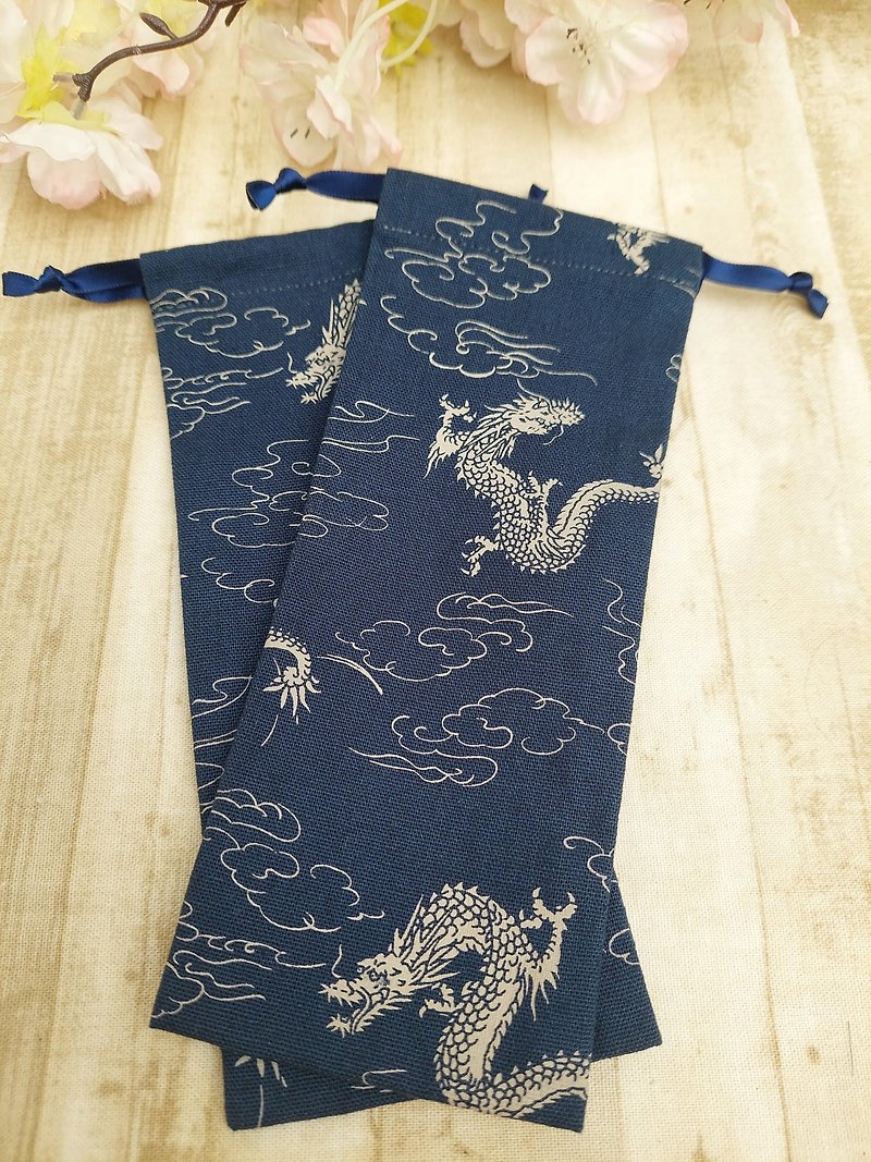 Longyun Pavilion-blue bottom dragon pattern handmade hairpin bag storage bag - Hair Accessories - Cotton & Hemp 